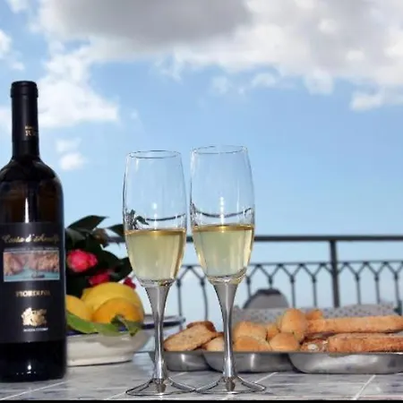 Apartamento Terrazza Morghen Panoramic Rooftop *