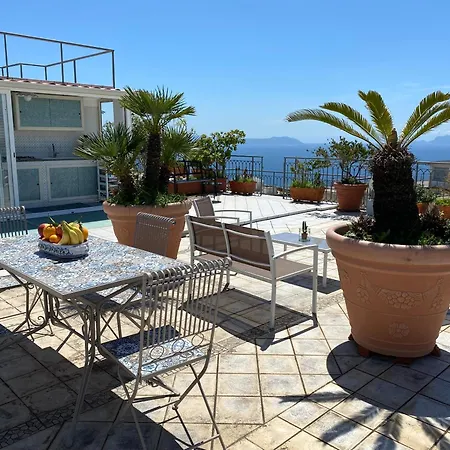 Apartamento Terrazza Morghen Panoramic Rooftop Nápoles